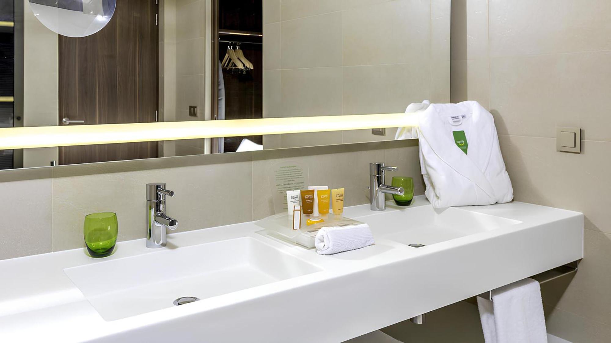 Holiday Inn Algiers - Cheraga Tower By Ihg Екстериор снимка